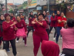 Ibu-ibu Simo Magersari RW 06 Antusias Mengikuti Senam Lansia Vitalage Movement, DR Anaita: Baju Senam Terbaik Mendapat Doorprize