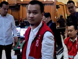 SISWA SMA GLORIA 2, DIINTIMIDASI DAN DISURUH BERSUJUD DAN MENGGONGGONG LAYAKNYA ANJING, IVAN SUGIAMTO DIJERAT PASAL BERLAPIS , BABLAS BUI.
