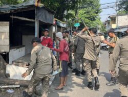 PKL dan Bangunan Liar Jalan Pegirian dan Indrapura di Tertibkan