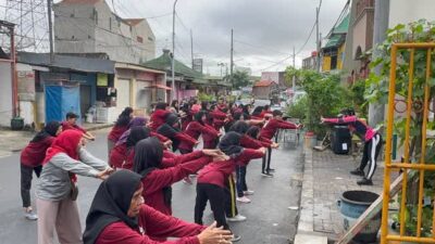 Warga Simo Magersari Senam Lansia Vitalage Movement Semangat “Bergoyang”