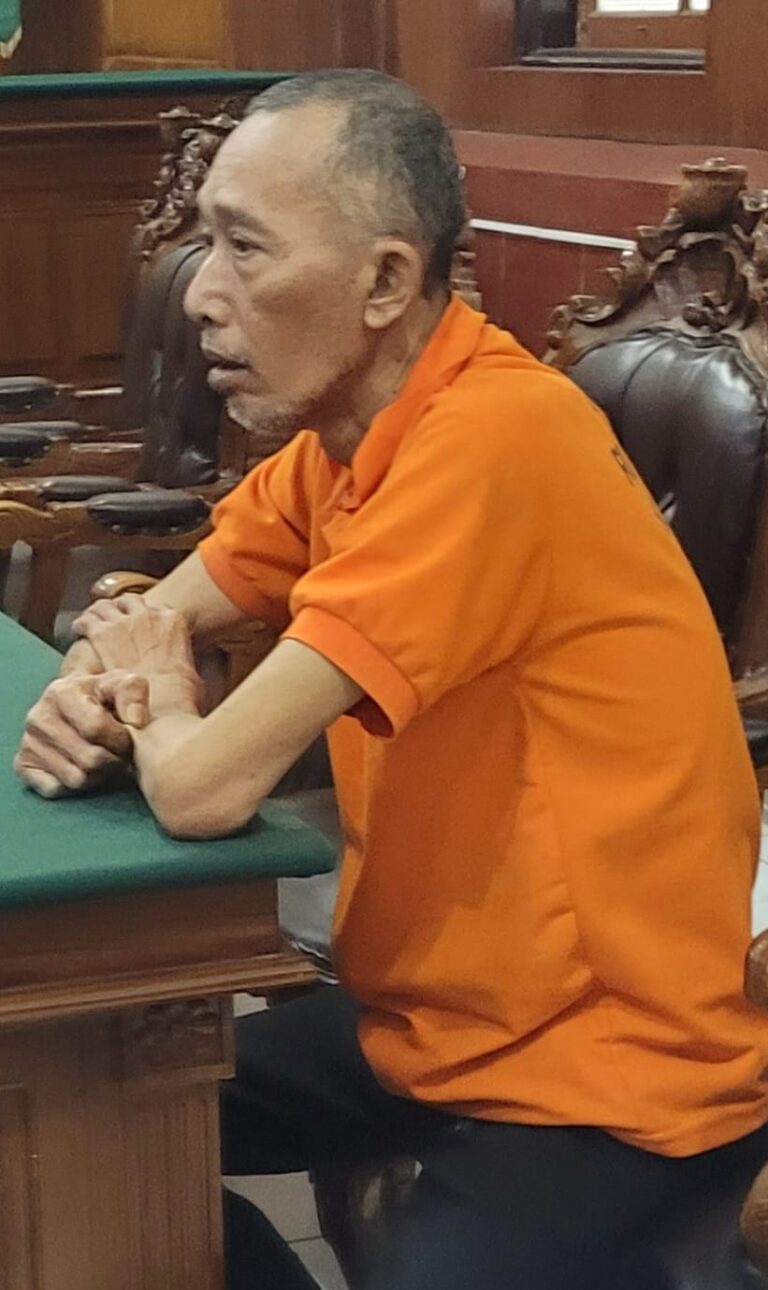 Foto; sidang penggelapan mobil sewa