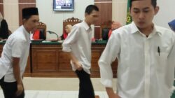 PELAJAR BISNIS GANJA,GILANG BUANA, REZA FITRA DAN MUH.IQBAL, KINI BABLAS BUI.