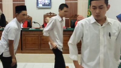 PELAJAR BISNIS GANJA,GILANG BUANA, REZA FITRA DAN MUH.IQBAL, KINI BABLAS BUI.