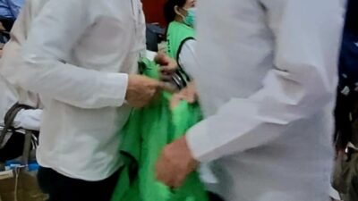 Foto: mendengar tuntutan jaksa