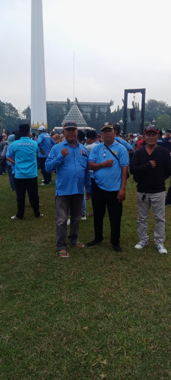 Foto: kebersamaan menjaga persatuan di tugu pahlawan