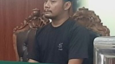 Foto : keterangan penadah uang kuno