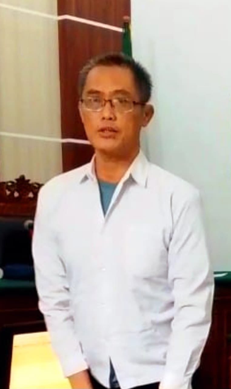 Foto: mendengar pembacaan putusan