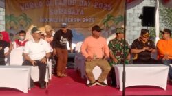 Foto; kegiatan bersih bersih laut SuraMadu