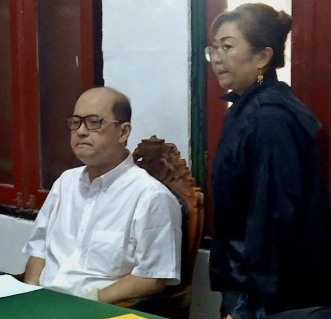 Foto ; mendengar sidang tuntutan