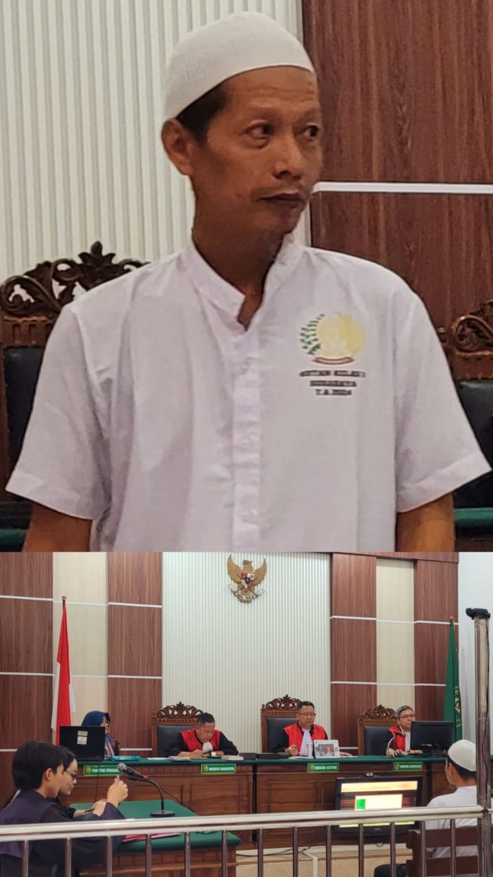 Foto; mendengar keterangan tuntutan