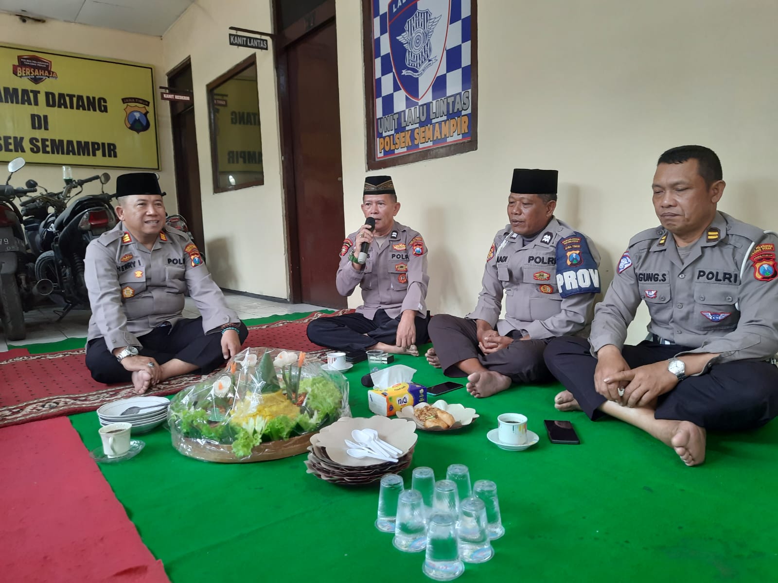 Foto; tasyakuran purna tugas di Polsek Semampir