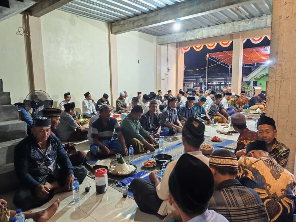 Foto; Kehadiran perangkat desa, sesepuh, dan masyarakat peranti