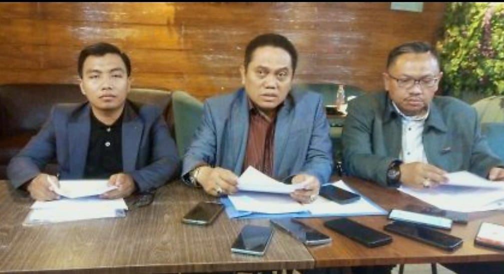 Foto; pengacara terlapor RR