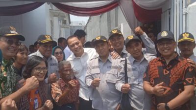 Foto; kebersamaan walikota Surabaya dengan ibu camat Simokerto di griya sehat Cahyadi
