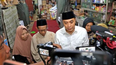 Wali Kota Surabaya Eri Cahyadi memimpin rapat pendataan pesantren didampingi Kepala BPBD dan perwakilan Kemenag