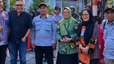 Foto kebersamaan dan semangat kunjungan ke keluarga korban pondok Khusayni