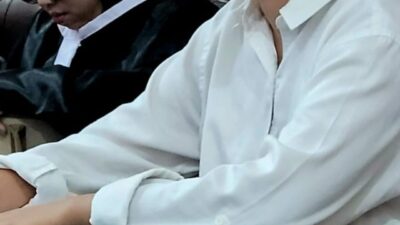 Foto; menjalani sidang di PN Surabaya