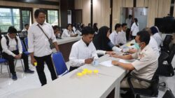 Polres Pelabuhan Tanjung Perak Gelar Pemeriksaan Kesehatan untuk Petugas SPPG