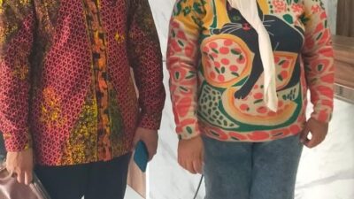 Foto; Siti Rohmah bersama kuasa hukum di depan kantor Disnaker