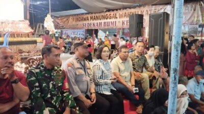 Foto! Kebersamaan di depan Kantor Kelurahan Kapasan