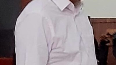Foto; menjalani sidang di PN Surabaya
