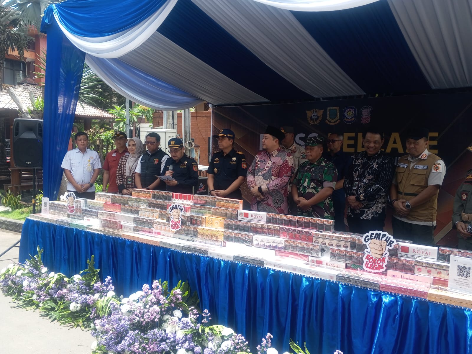 Foto:pemusnahan rokok ilegal