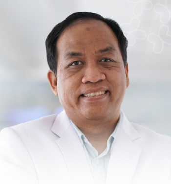 dr. Larona Hydravianto, Sp.OT menjelaskan prosedur amputasi santri Haikal di RSUD R.T. Notopuro Sidoarjo