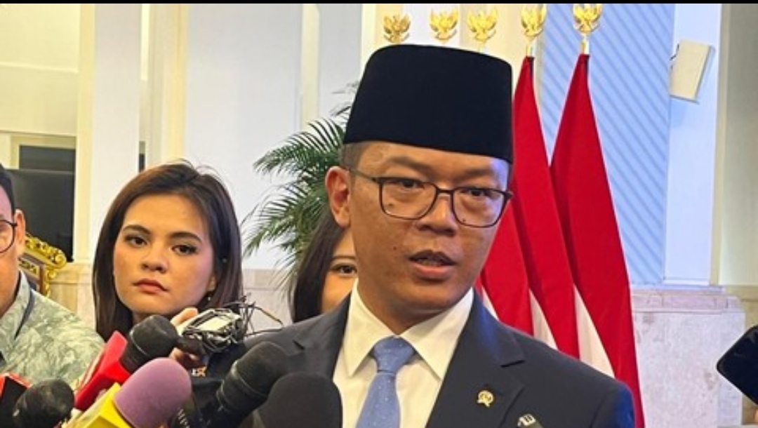 Menteri Luar Negeri Sugiono memberikan keterangan pers mengenai WNI di Kamboja di Kompleks Istana Kepresidenan, Jakarta