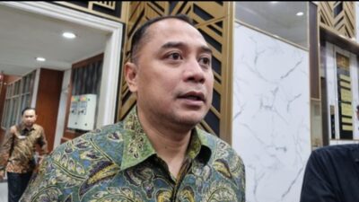 Wali Kota Surabaya Eri Cahyadi saat memberikan keterangan di Balai Kota Surabaya