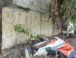 Tukang Parkir Tewas Tertimpa Tembok di Luar Polsek Dukuh Pakis