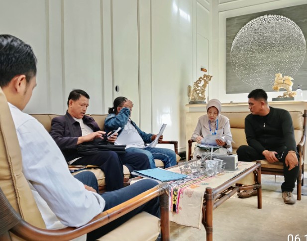 Foto; pertemuan dengan team PT Etaka