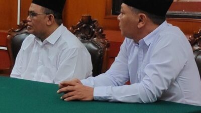 ANGKUT BATUBARA ILEGAL 57 KONTAINER DARI TAMBANG ILEGAL,