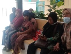 Pelayanan ULP PLN Perak Dikeluhkan, Warga Kecewa Hanya Ditemui Siswa Magang