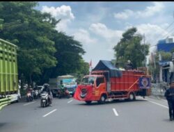 Puluhan Truk ODOL Blokir Frontage Ahmad Yani Surabaya, Arus Lalu Lintas Sempat Lumpuh