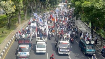 Ribuan Buruh Demo Tuntut Kenaikan UMP Jatim 2026, Jalan Darmo Macet Total