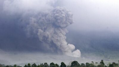 Gunung Semeru Masih Berstatus “Awas”, Ancaman Lahar Dingin Jadi Fokus Utama