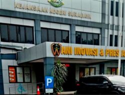 WARTAWAN DILARANG MELIPUT DI KEJARI SURABAYA KEMERDEKAAN PERS DIPERTANYAKAN