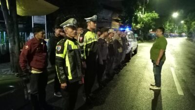 Patroli Harkamtibmas Jelang Pergantian Tahun Polsek Semampir Menyapa Warga Lewat Pam Swakarsa