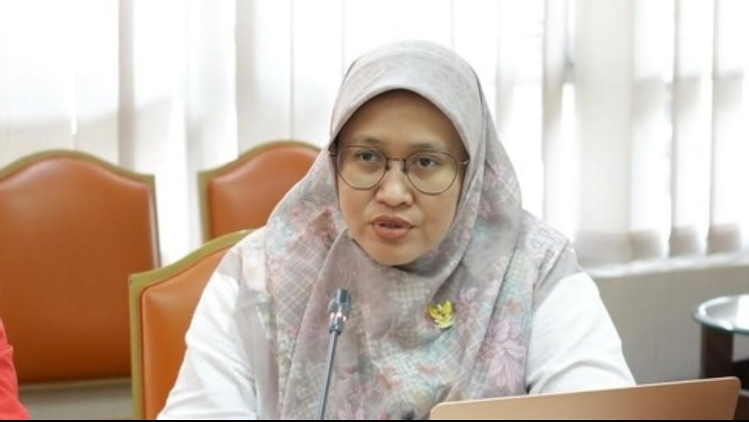 Komisioner KPAI Diyah Puspitarini menyampaikan pernyataan terkait kasus penganiayaan balita di Bogor yang dilakukan ayah tiri, Sabtu (6/12/2025). (Foto: KPAI