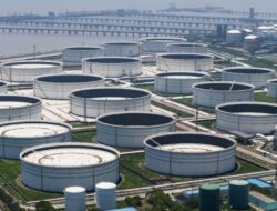 Guncangan Ganda Akhir Tahun: Harga Minyak Dunia Anjlok dan Bencana Sumatera Uji Ketahanan Fiskal APBN 2025