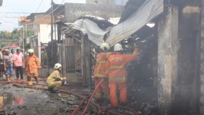 Gudang Sparepart di Petemon 2A Surabaya Terbakar, Api Disertai Ledakan