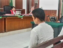 PENGEDAR UANG RUPIAH PALSU JAKSA TUNTUT GUNTUR HERIANTO DAN NJO JONI ANDREAN 3 TAHUN BUI DAN DENDA Rp. 2.02 MILIAR