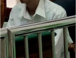 BUDAK SABU ANANSAH AMINULLAH DIDAKWA PENGEDAR HAKIM PERTANYAKAN BUKTI ADA PEREDARAN SABU TAPI BB.HP. TIDAK AKTIF