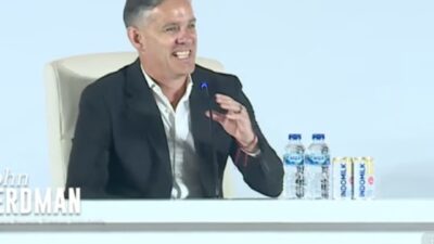 John Herdman pelatih Timnas Indonesia berbicara di konferensi pers PSSI