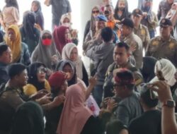 Ratusan Pedagang dan Jagal RPH Pegirian Datangi Balai Kota Surabaya