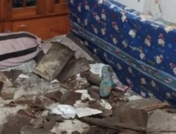 Atap Rumah di Kupang Krajan Surabaya Ambruk, Dua Balita Mengalami Luka