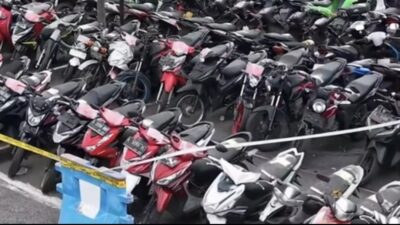 Sepeda motor hasil sitaan diparkir rapi di Mapolrestabes Surabaya menjelang Bazar Ranmor.