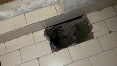 Kondisi galian teras rumah Tambaksari saat pemeriksaan oleh petugas gabungan