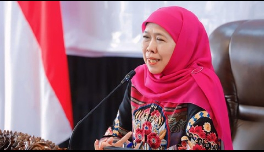 Khofifah Indar Parawansa menyampaikan sikap Pemprov Jawa Timur secara terbuka