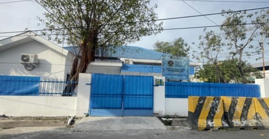 Fasilitas operasional ini menjadi objek sengketa lahan dapur gizi Surabaya, di mana warga mengklaim kepemilikan sementara Pelindo merujuk putusan pengadilan.